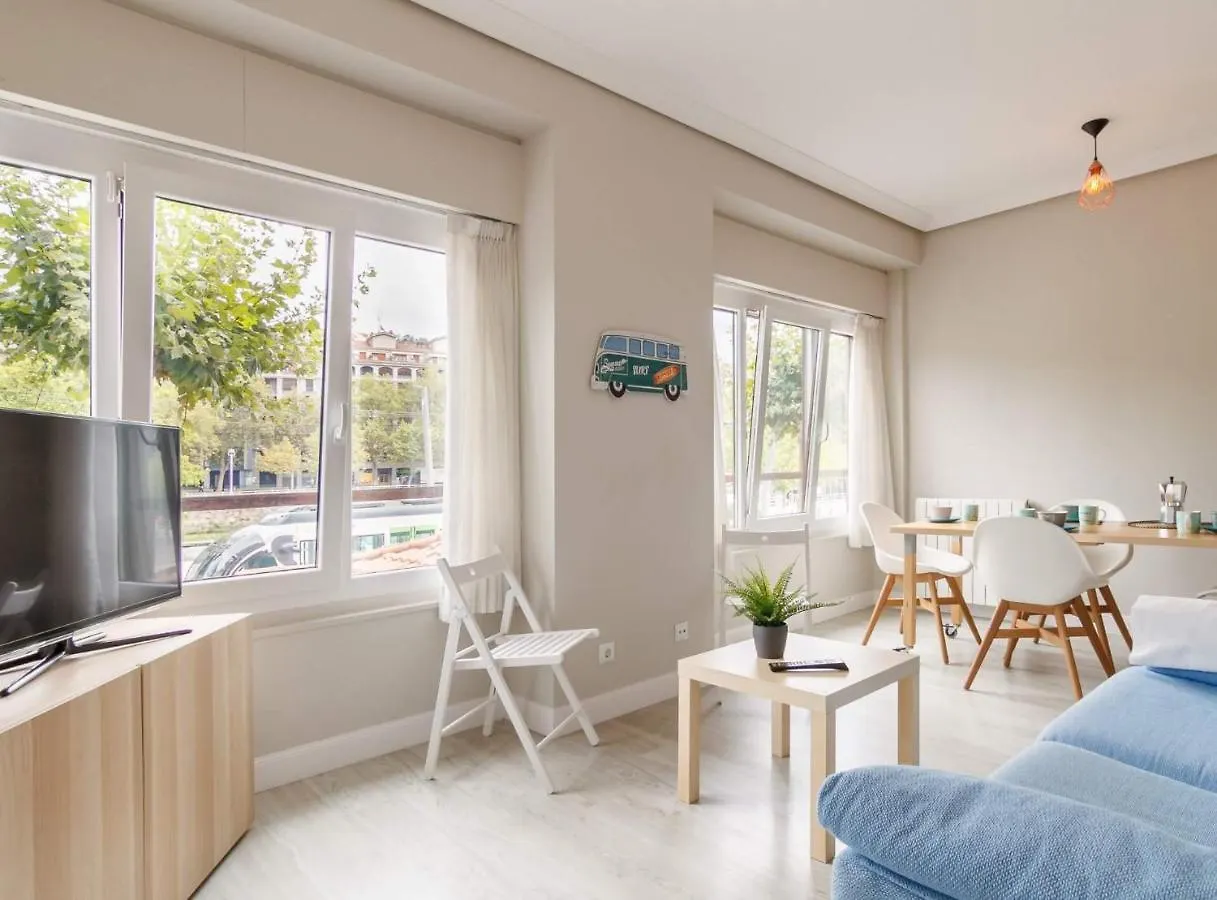 Lejlighed Vivienda Turistica De Prestancia Junto A La Ria De Nervion Bilbao Spanien